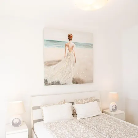 Luna Apartment *